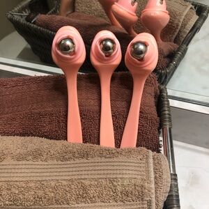 Bundle of 3 Under-Eye Roller Wands (Salmon Pink)